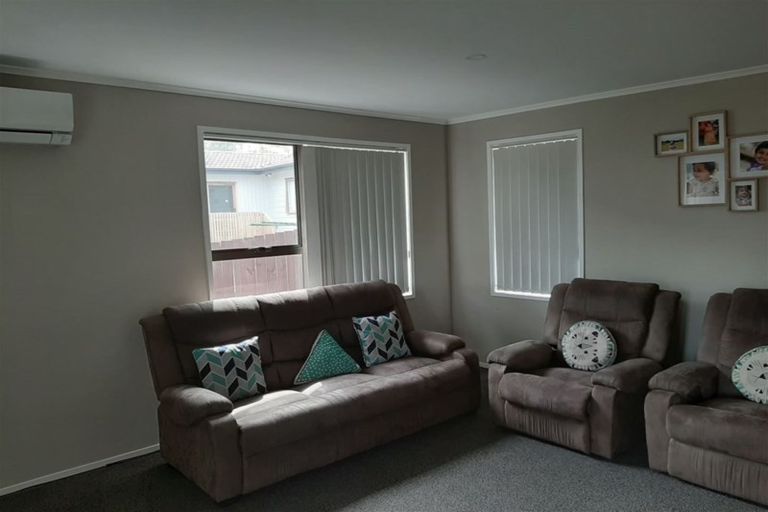 Photo of property in 15 Limond Street, Randwick Park, Auckland, 2105