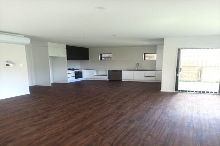 Photo of property in 27 Sheridan Drive, New Lynn, Auckland, 0600