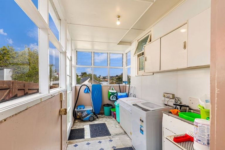 Photo of property in 18 Lilburn Crescent, Massey, Auckland, 0614