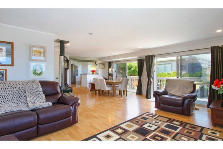 Photo of property in 1/272 Glamorgan Drive, Northcross, Auckland, 0630