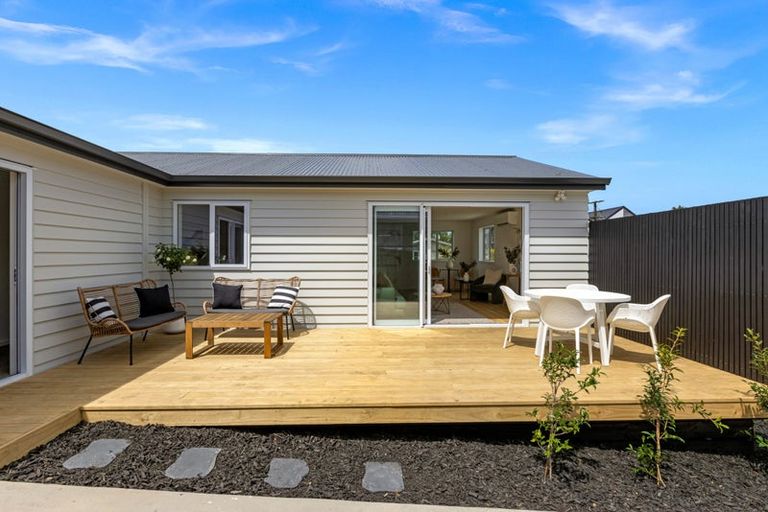 Photo of property in 15a Hamurana Place, Te Atatu Peninsula, Auckland, 0610