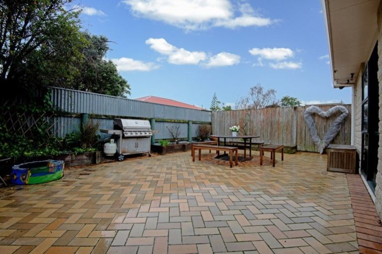 Photo of property in 15 Woburn Place, Takaro, Palmerston North, 4412