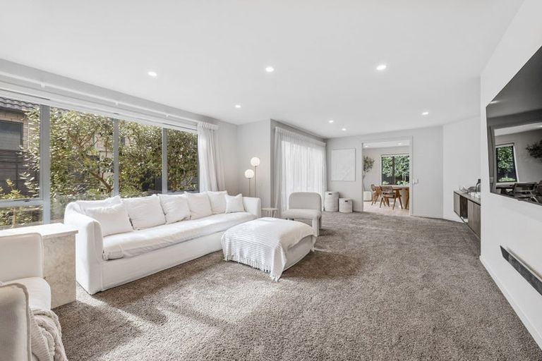 Photo of property in 24a Bluefin Way, West Harbour, Auckland, 0618