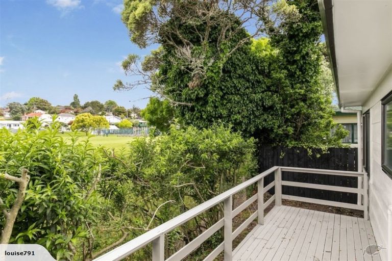 Photo of property in 2/8 Lingfield Street, Glenfield, Auckland, 0629