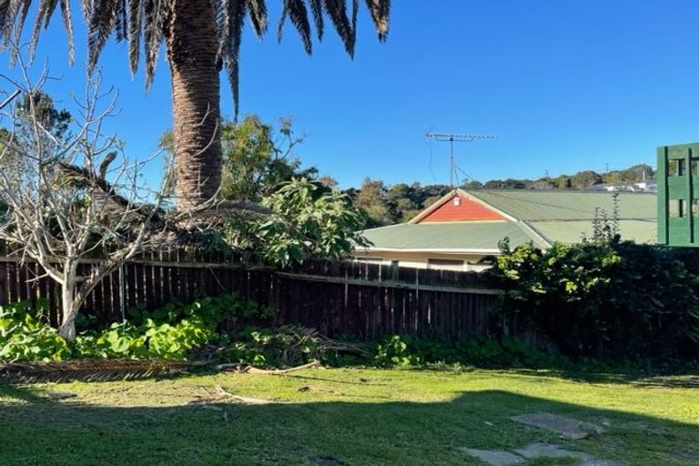 Photo of property in 1/23 Woodcote Drive, Glenfield, Auckland, 0629