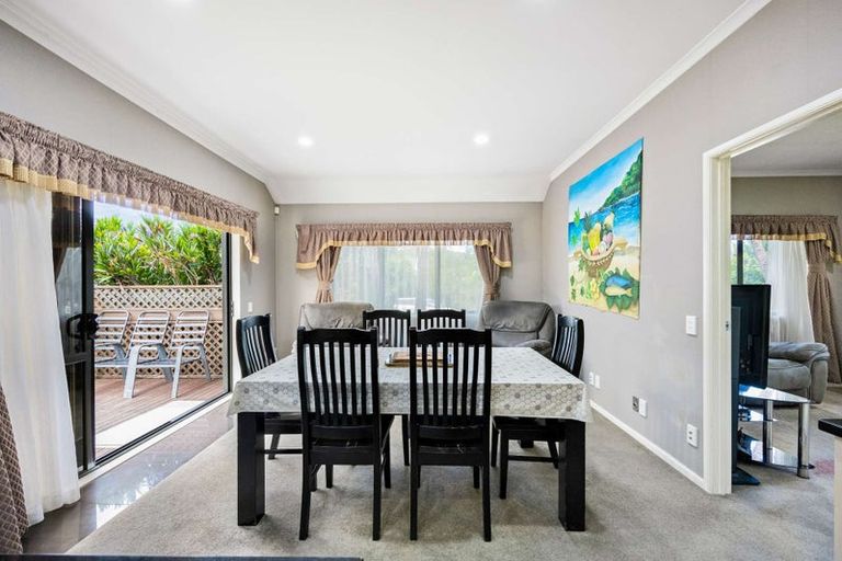 Photo of property in 1 Seresin Crescent, Flat Bush, Auckland, 2016