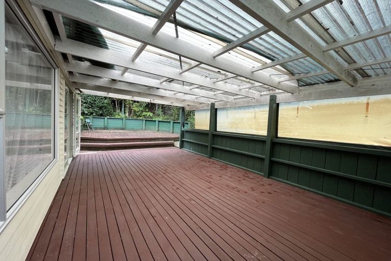 Photo of property in 16 Cypress Place, Sunnynook, Auckland, 0620