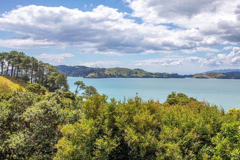 Photo of property in 56 Puriri Road, Te Kouma, Coromandel, 3581