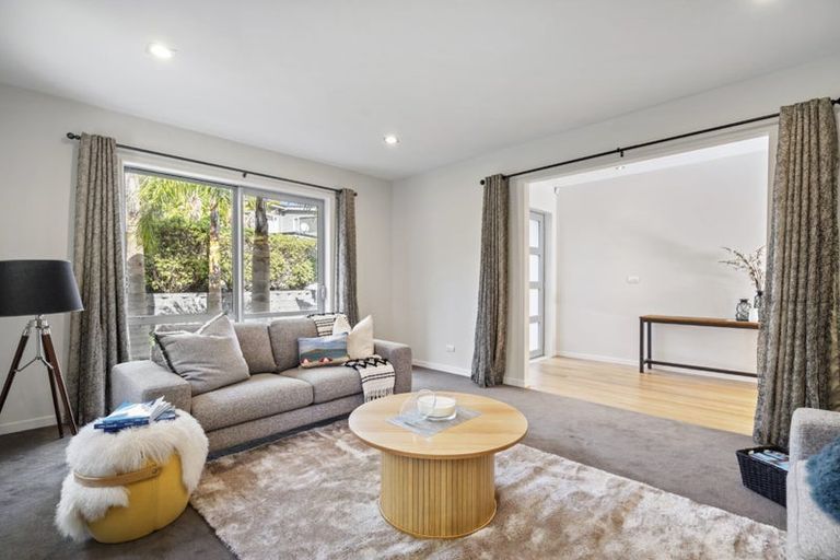 Photo of property in 13 Pin Oak Drive, Schnapper Rock, Auckland, 0632