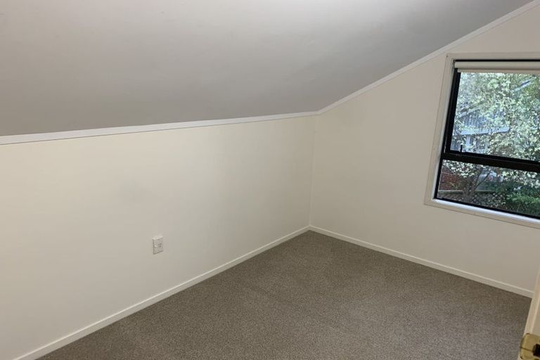 Photo of property in 1/3 Fayette Place, Te Atatu South, Auckland, 0610