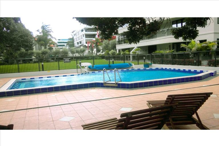 Photo of property in 175h Hurstmere Road, Takapuna, Auckland, 0622