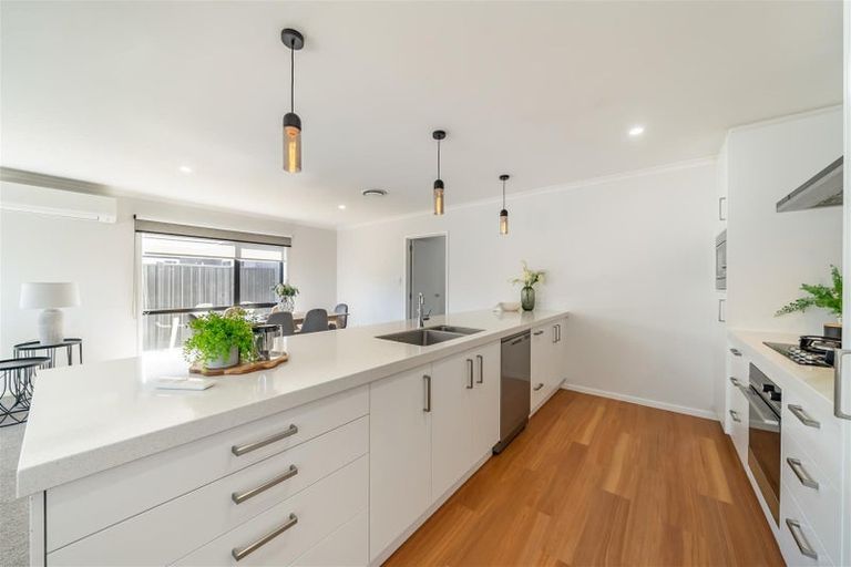 Photo of property in 34 Te Kaeaea Crescent, Wallaceville, Upper Hutt, 5018