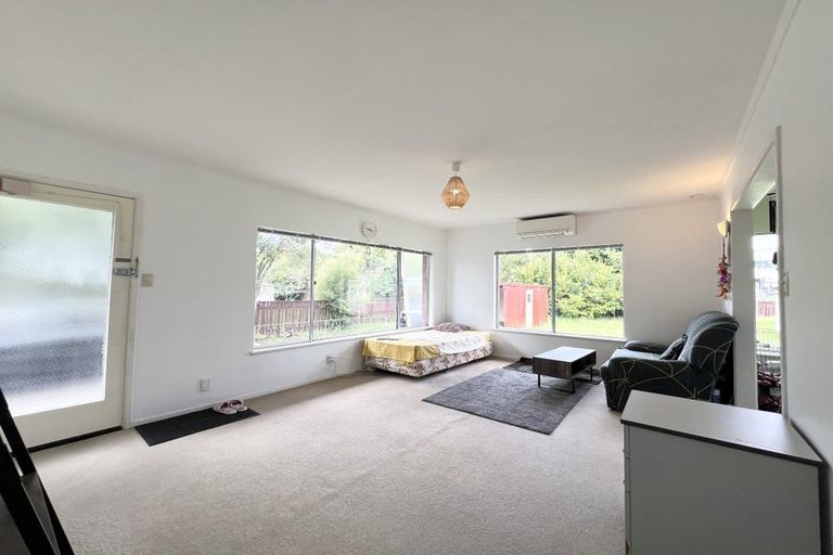 Photo of property in 2/3 Pinedale Place, Henderson, Auckland, 0610