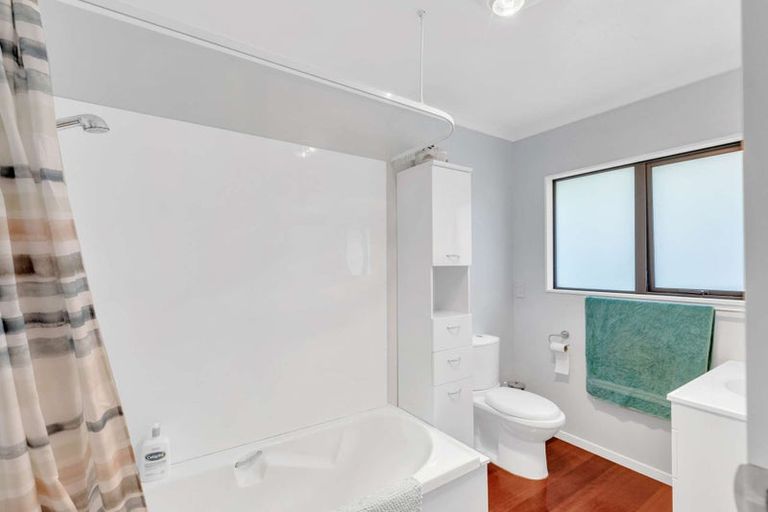 Photo of property in 104a Awaroa Road, Helensville, 0800