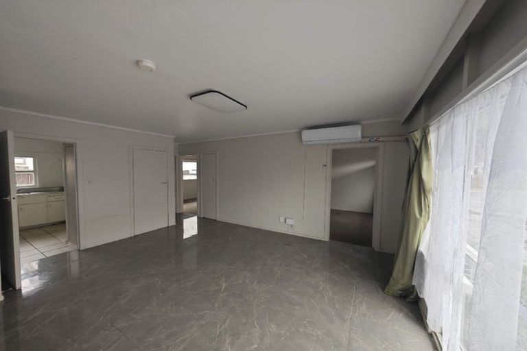 Photo of property in 12 Kaponga Crescent, New Lynn, Auckland, 0600