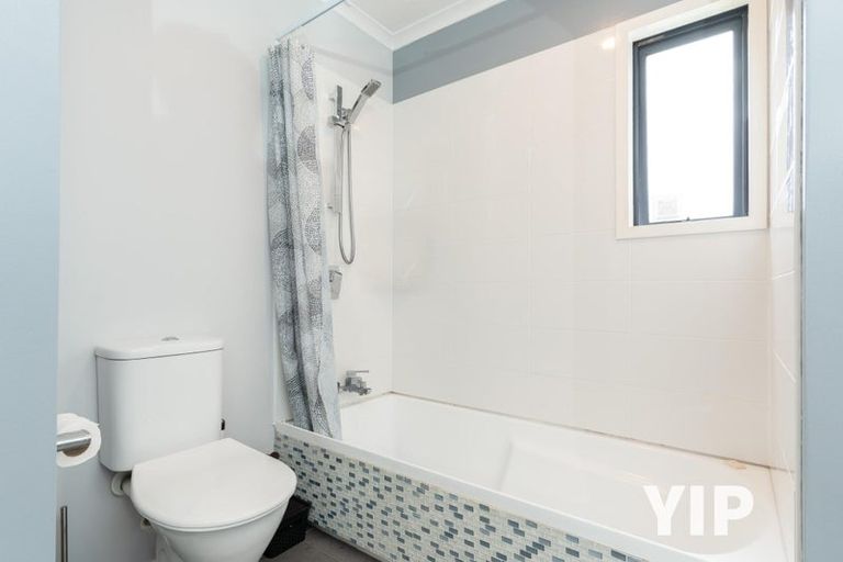 Photo of property in 5 Bennett Grove, Newlands, Wellington, 6037