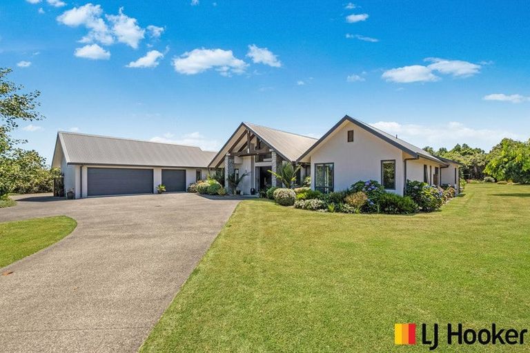 Photo of property in 98 Bushlake Way, Kingseat, Papakura, 2580