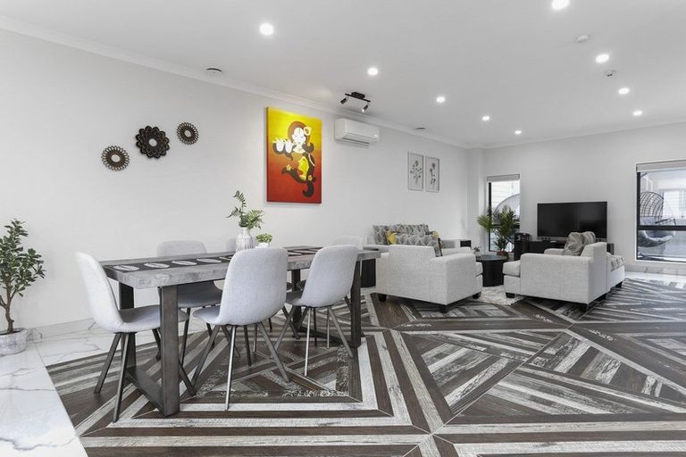 Photo of property in 4225d Great North Road, Glendene, Auckland, 0602