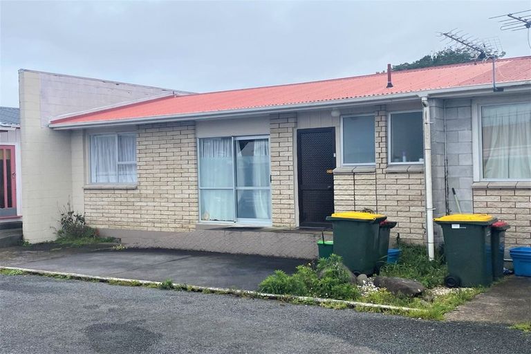 Photo of property in 2/14 Huatoki Street, Vogeltown, New Plymouth, 4310