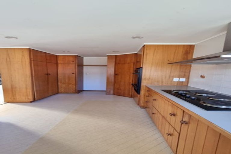 Photo of property in 1 Cleve Road, Green Bay, Auckland, 0604