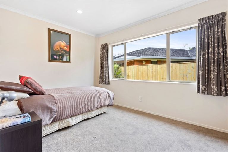 Photo of property in Waimanu Bay Village, 9/1 Piriti Drive, Te Atatu Peninsula, Auckland, 0610