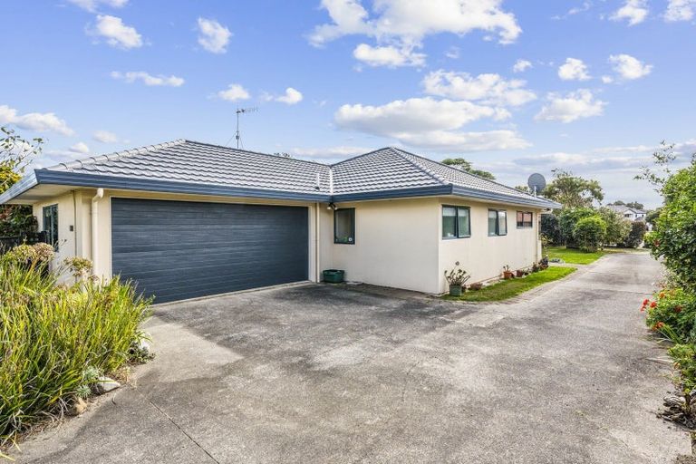 Photo of property in 8 Leigh Place, Paraparaumu Beach, Paraparaumu, 5032