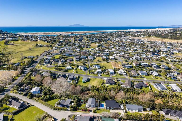 Photo of property in 7 Noel Close, Mangawhai Heads, Mangawhai, 0573