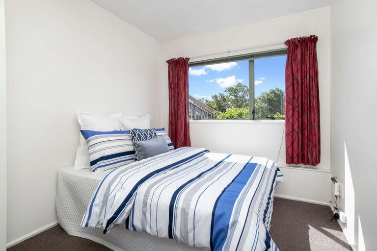 Photo of property in 1/3 Jumento Place, Unsworth Heights, Auckland, 0632