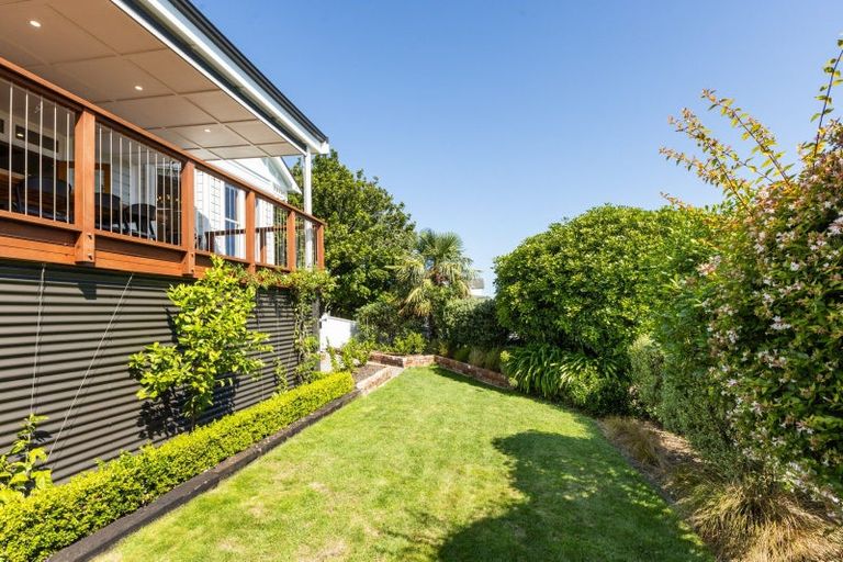 Photo of property in 1 Roslyn Road, Bluff Hill, Napier, 4110