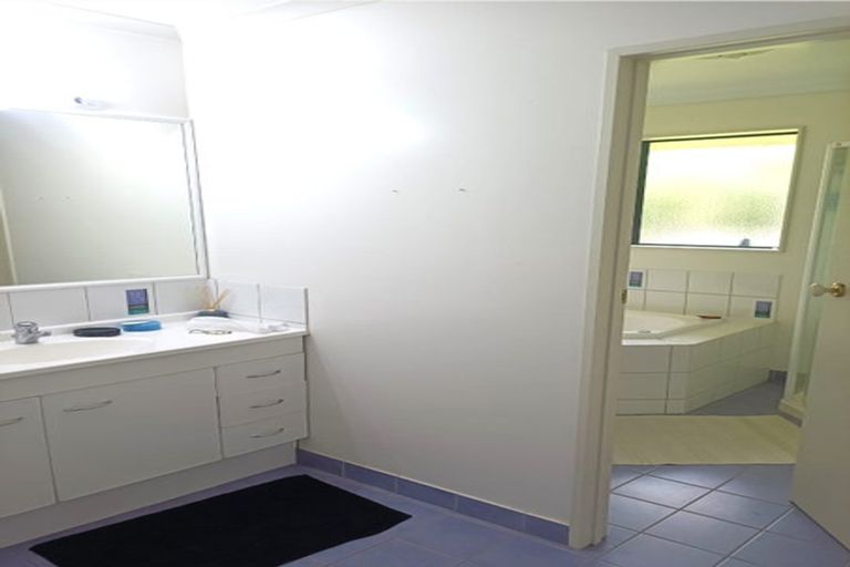 Photo of property in 5b Olwyn Place, Greenhithe, Auckland, 0632