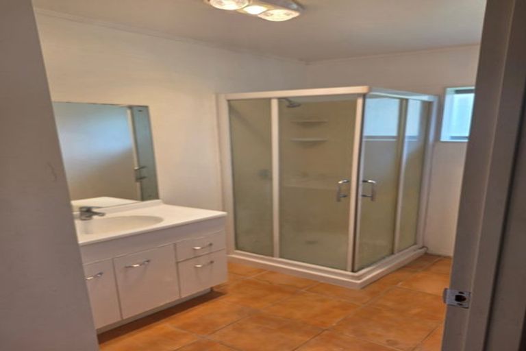 Photo of property in 16 Loughinisland Place, Weymouth, Auckland, 2103