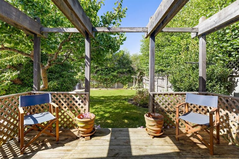 Photo of property in 10 Weston Road, St Albans, Christchurch, 8052