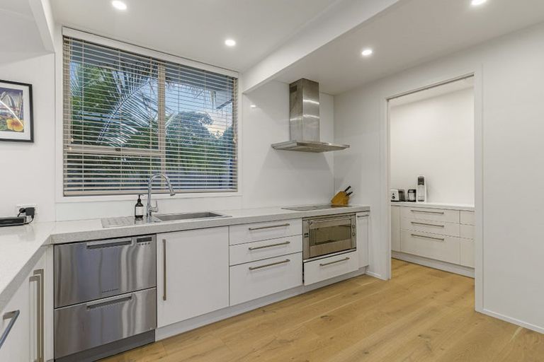 Photo of property in 92 Parr Terrace, Castor Bay, Auckland, 0620