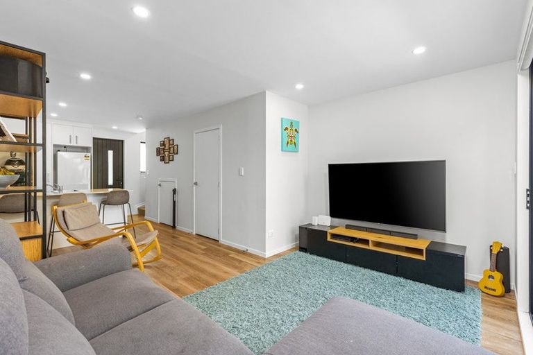 Photo of property in 29 Tokai Place, Glen Eden, 0602