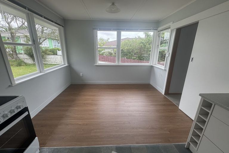 Photo of property in 46 Catherine Crescent, Paparangi, Wellington, 6037