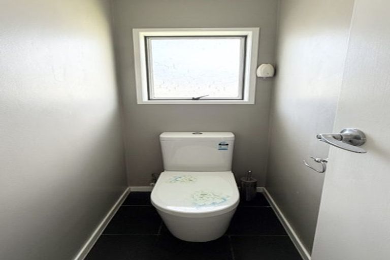 Photo of property in 9 Woodman Place, West Harbour, Auckland, 0618