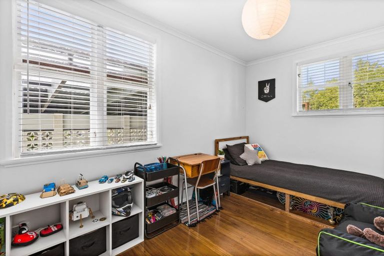 Photo of property in 9 Hammond Road, Taradale, Napier, 4112