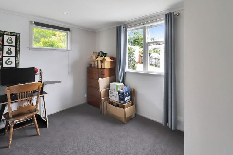Photo of property in 55 Taylor Terrace, Tawa, Wellington, 5028