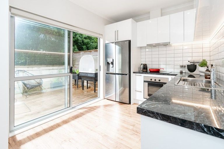 Photo of property in 2/123 The Parade, Island Bay, Wellington, 6023