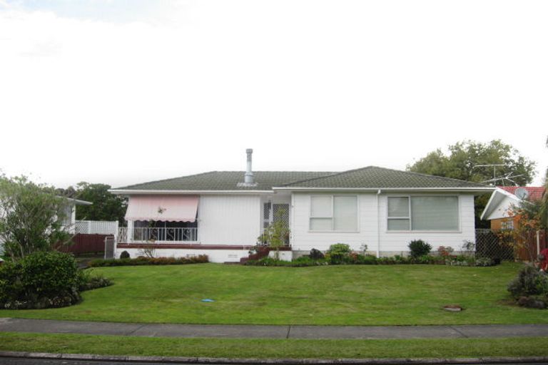 Photo of property in 8 Lynley Place, Pakuranga Heights, Auckland, 2010