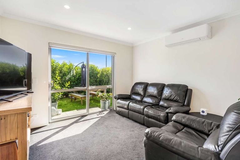 Photo of property in 9 Katipo Road, Takanini, 2112