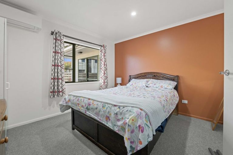 Photo of property in 8 Beech Place, Hawera, 4610