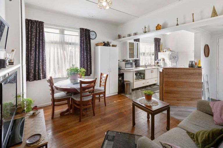 Photo of property in 18 Cook Street, Foxton, 4814