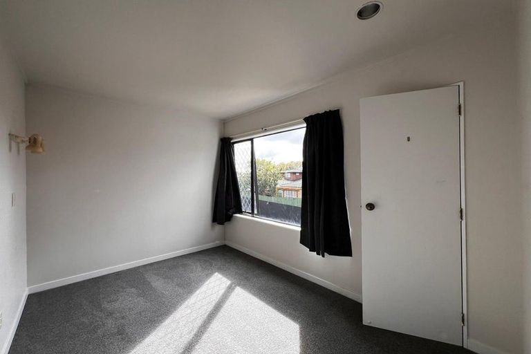 Photo of property in 3/15 Swanson Road, Henderson, Auckland, 0610