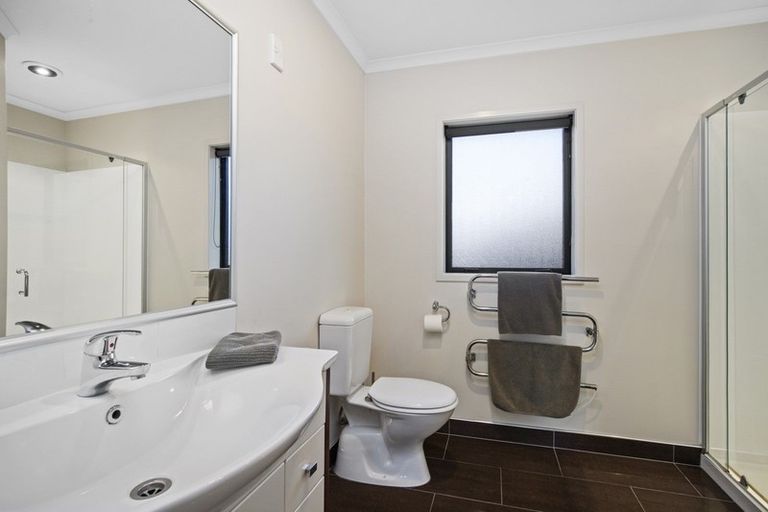 Photo of property in 10 Bovill Way, Tuakau, 2121
