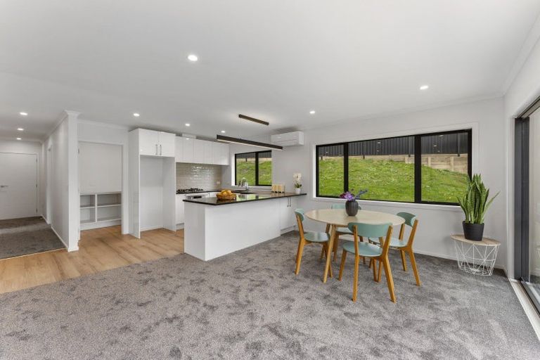 Photo of property in 3 Nikau Lane, Timberlea, Upper Hutt, 5018