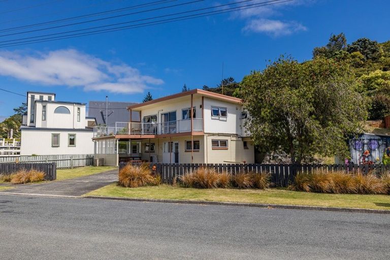Photo of property in 35 Te Maika Road, Ngunguru, Whangarei, 0173