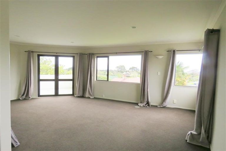 Photo of property in 25 Veale Road, Frankleigh Park, New Plymouth, 4310