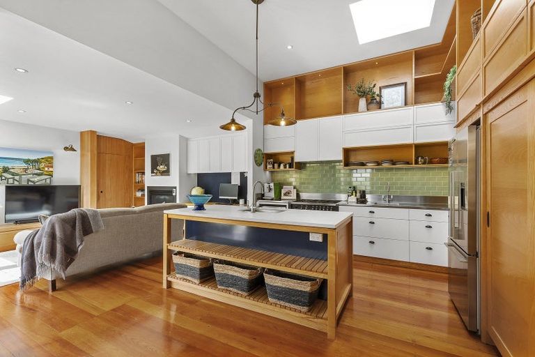 Photo of property in 11 Trelissick Crescent, Ngaio, Wellington, 6035