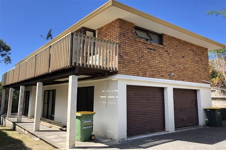 Photo of property in 2/3 Rae Road, Campbells Bay, Auckland, 0620